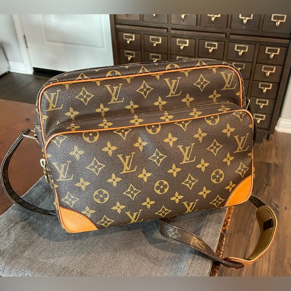 Louis Vuitton Nil Monogram Crossbody Hand Bag